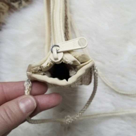 Vintage staw rattan purse over the shoulder, neutral vacation, island resort - Picture 7 of 9